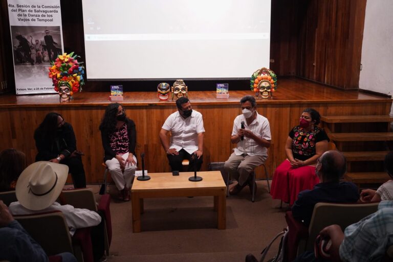 Presentan plan de salvaguarda del ceremonial de La Viejada de Tempoal