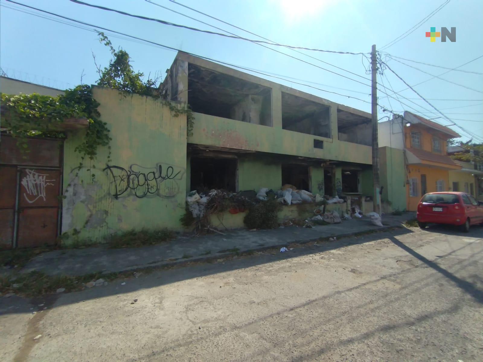 Incrementan robos en zona de casa abandonada en centro de Veracruz, denuncian vecinos