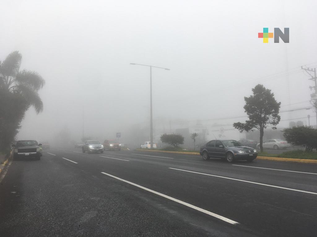 Continúan nieblas, lloviznas en Veracruz por frente frío