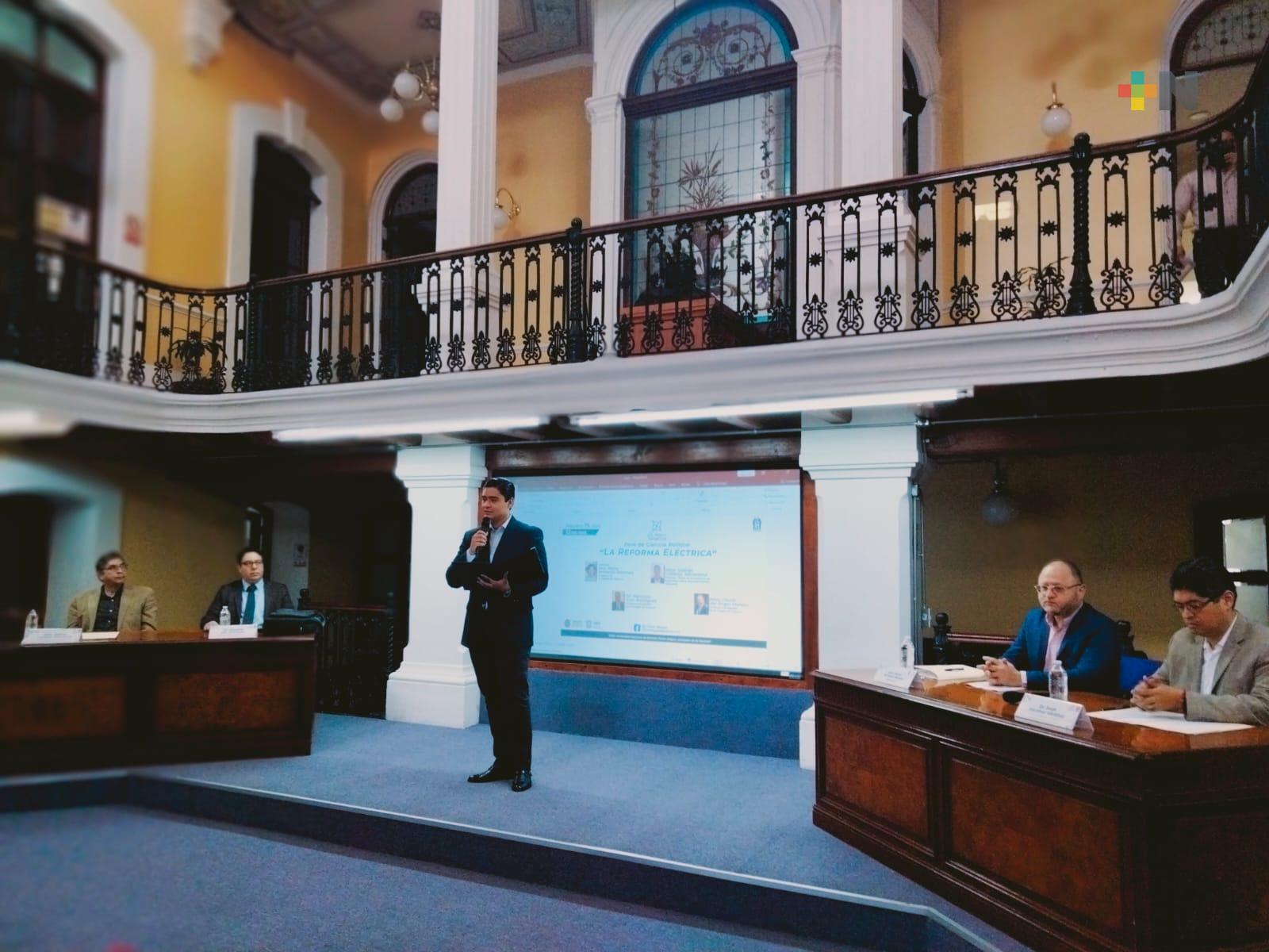 Cada sábado en Colegio de Veracruz realizan foros de ciencia política sobre reforma eléctrica