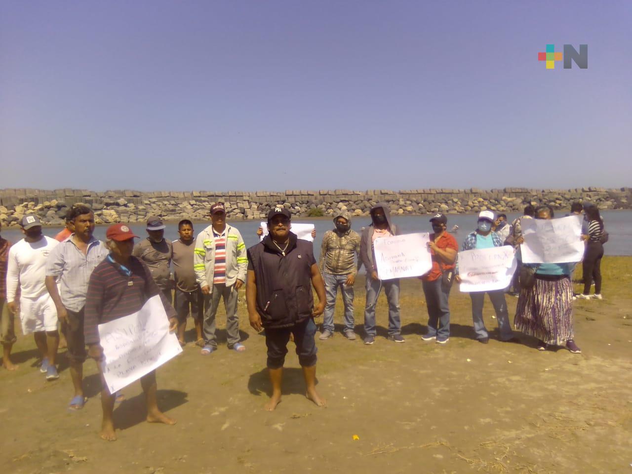 Pescadores denuncian contaminación de Playa Norte del puerto de Veracruz