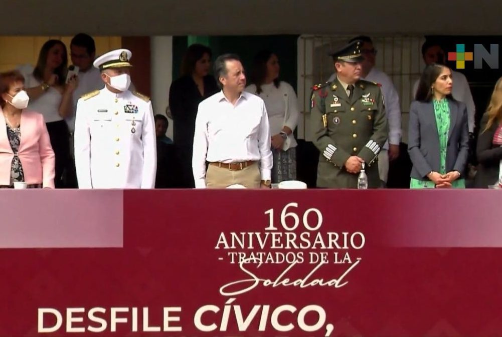 Asiste Cuitláhuac García  al desfile por aniversario de firma de Tratados de La Soledad