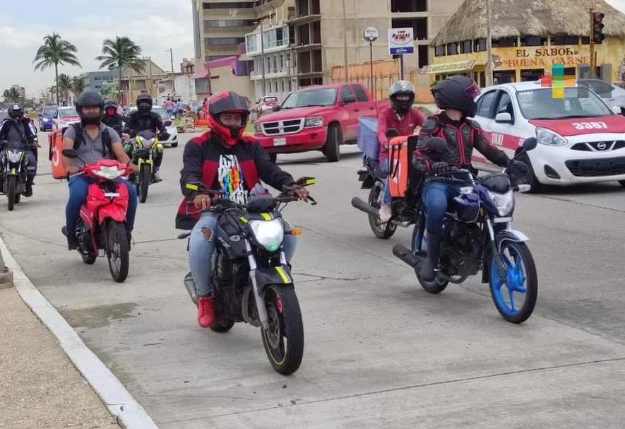 Entregas a domicilio han sido tabla de salvación para sector restaurantero de Coatzacoalcos