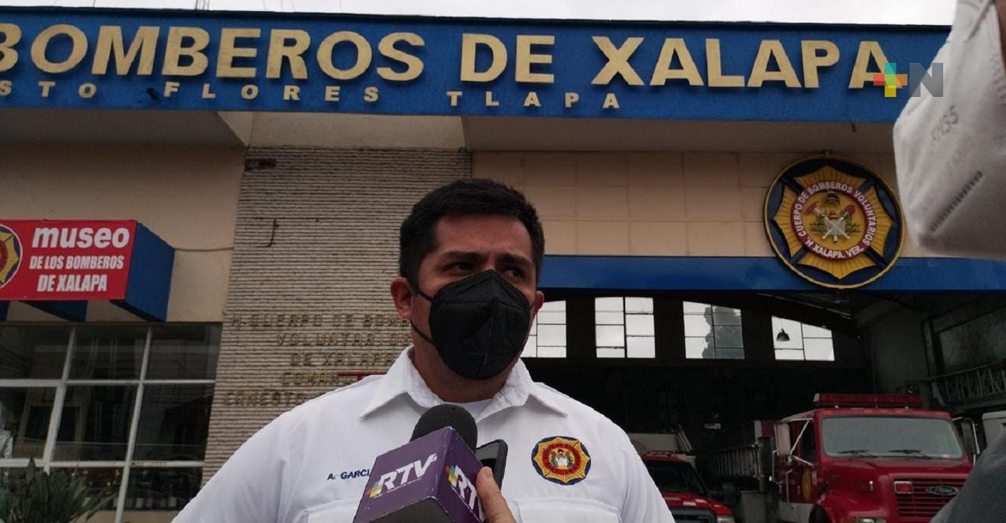 Caída de árboles, accidentes carreteros e incendios, principales servicios atendidos por bomberos de Xalapa