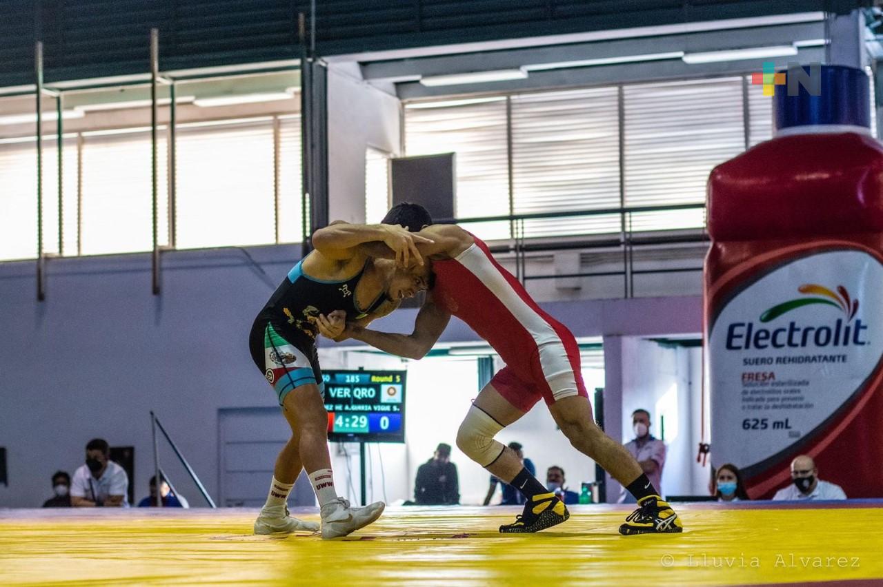 Luchadores veracruzanos brillan en Campeonato Nacional Grand Prix