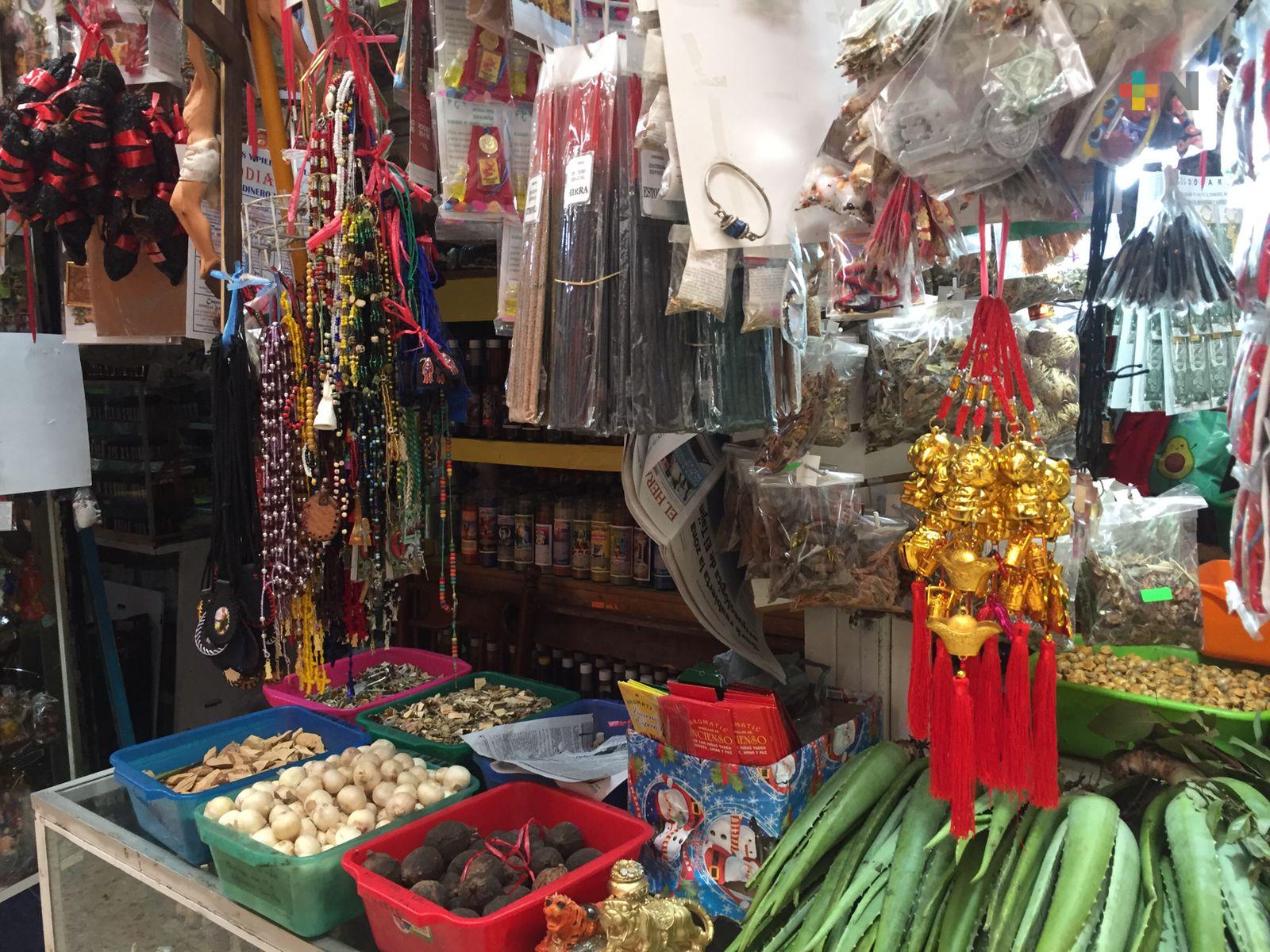 Comerciantes xalapeños de amuletos se preparan para recibir el primer viernes de marzo