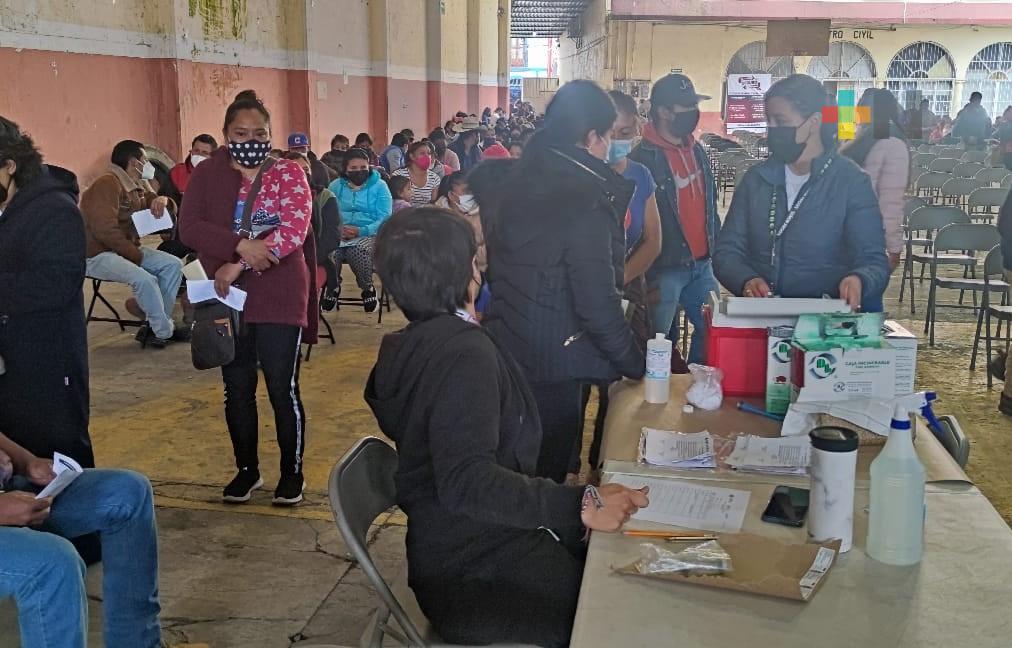 En municipio de Las Vigas aplican vacuna de refuerzo a población de 30 años y más