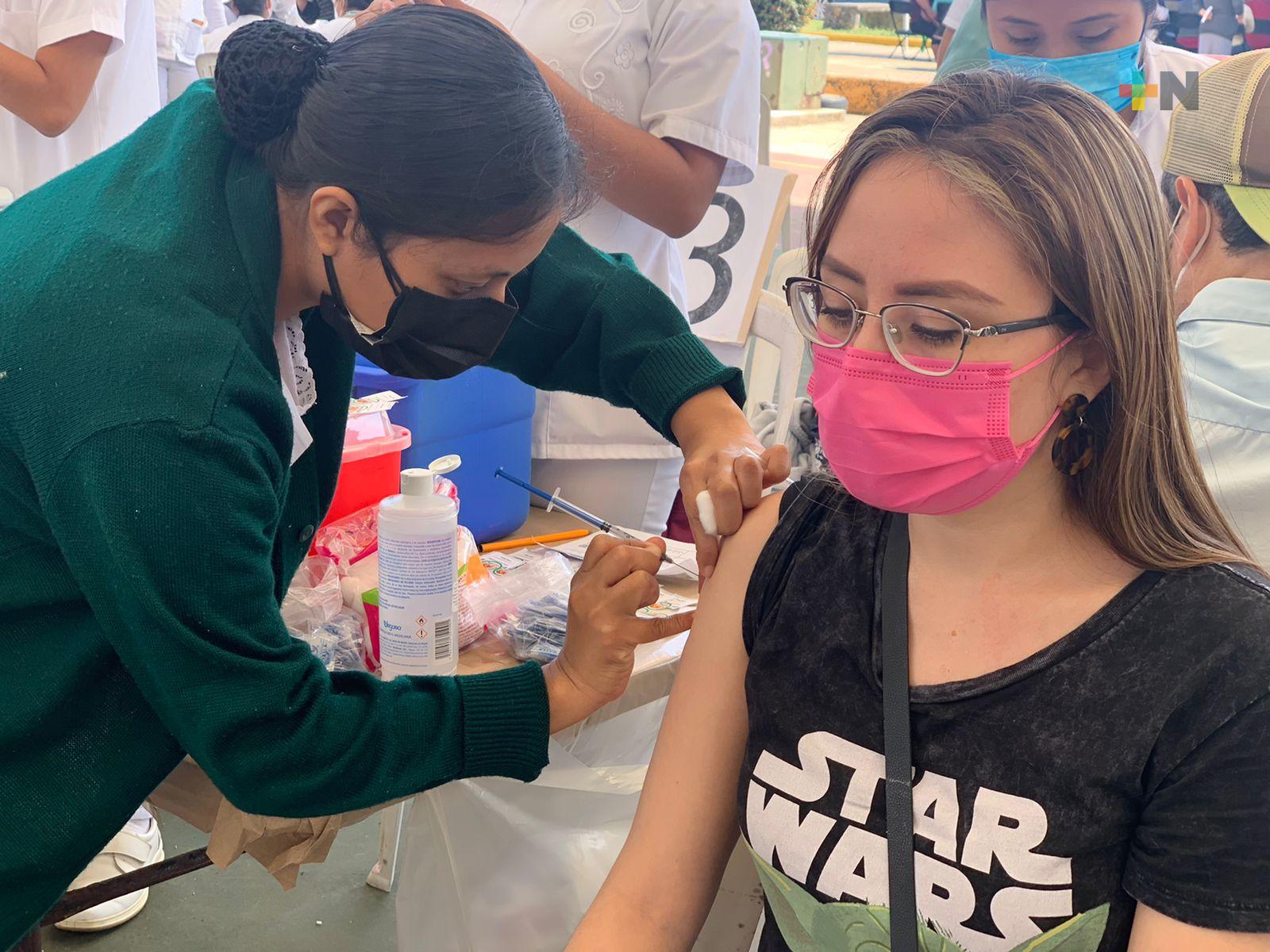 Arrancó vacunación de refuerzo para personas de más de 30 años en Coatzacoalcos