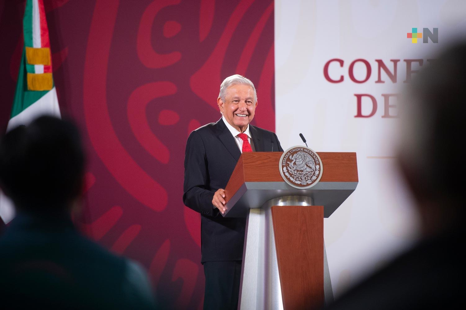 Inicia entrega de fertilizantes en nueve estados; con producción nacional, Pemex garantiza abasto: AMLO