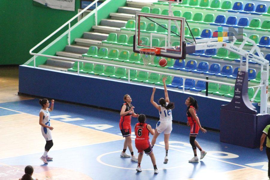 Dominan los Halcones UV en la Universiada Estatal 2022