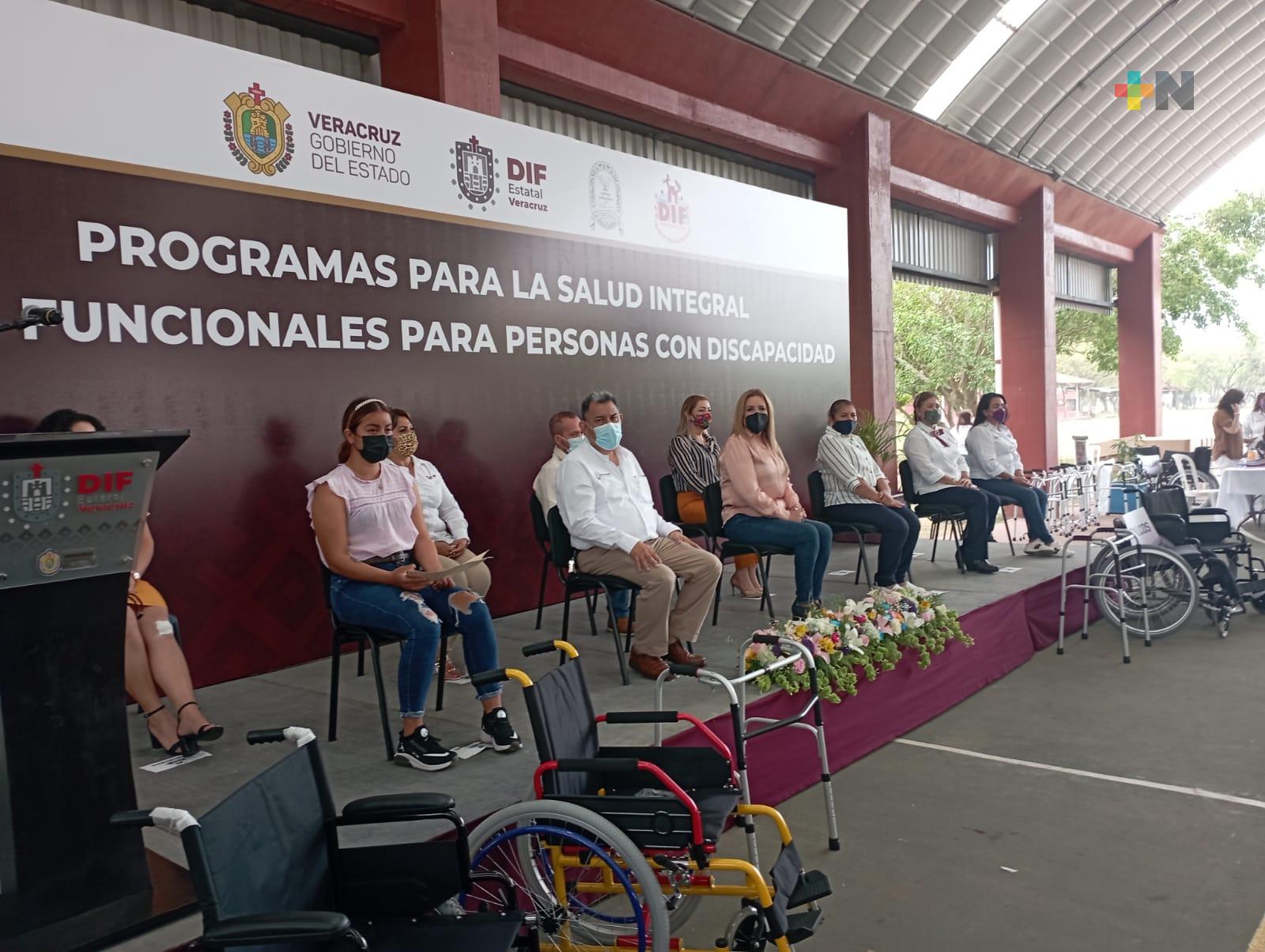 Personas con discapacidad de municipios del sur de Veracruz recibieron apoyos funcionales