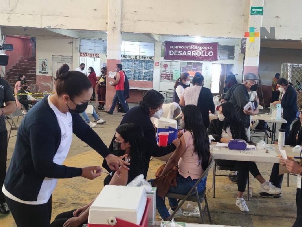 Aplican vacuna de refuerzo en municipio de Las Vigas