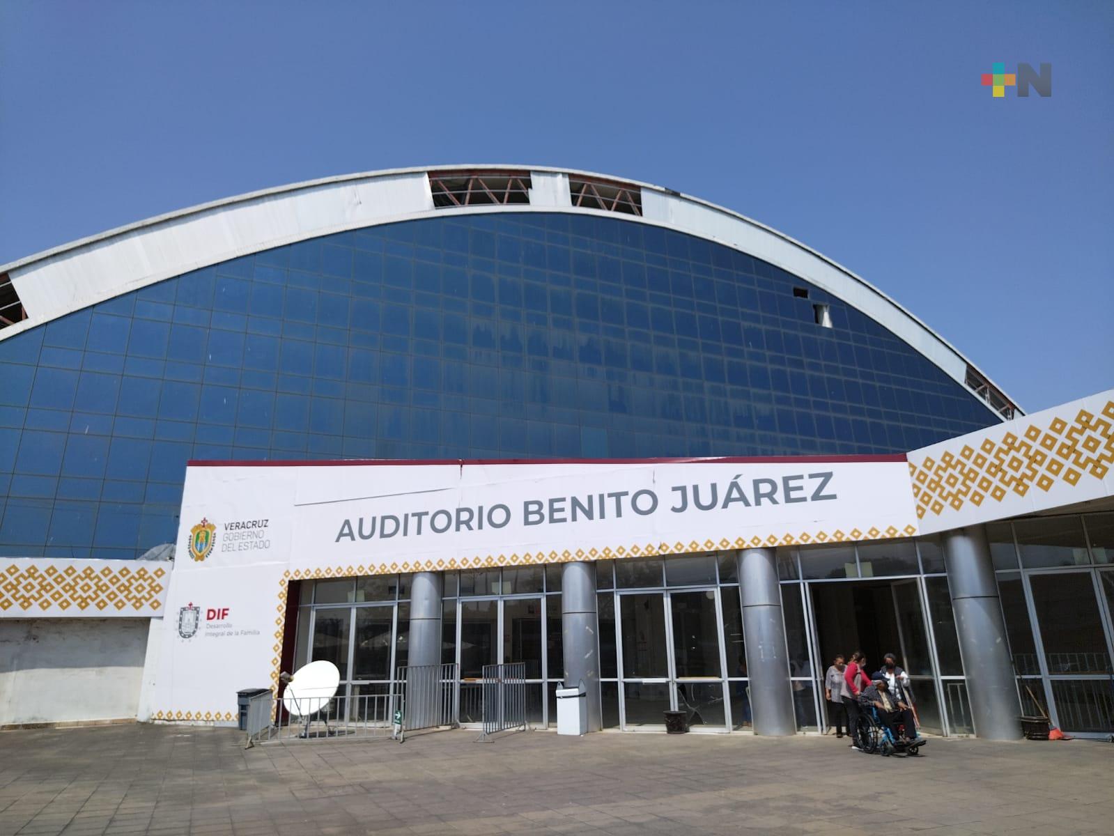 Entregan en comodato auditorio “Benito Juárez” a los Halcones Rojos de Veracruz