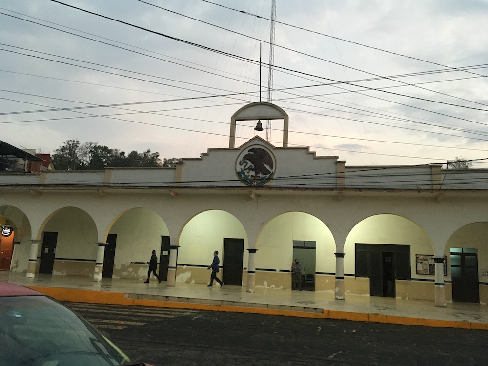 Municipio y SSP se coordinan en Banderilla para abatir el robo a escuelas y casas