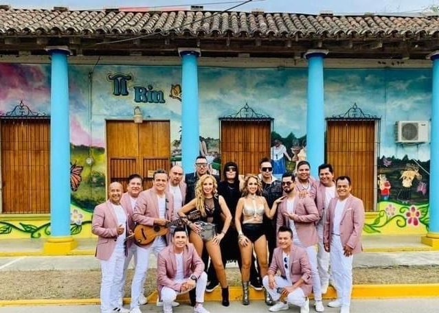 Caló y Súper Lamas graban videos musicales en Otatitlán