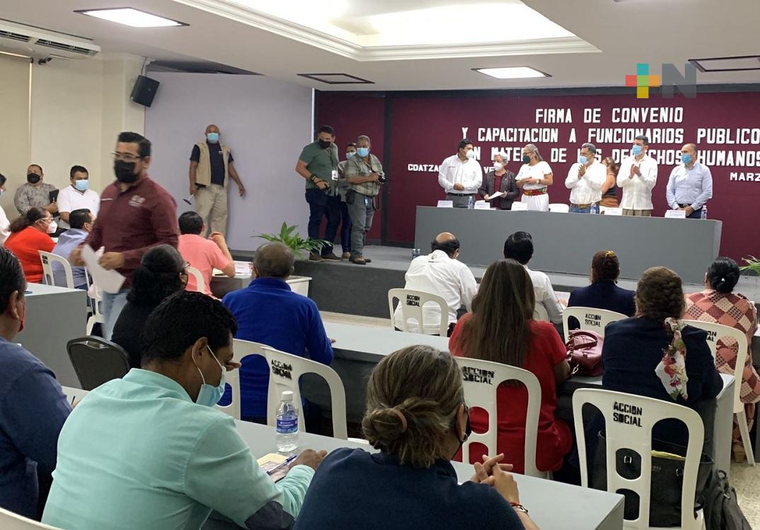 Capacitan en materia de derechos humanos a funcionarios municipales de Coatzacoalcos
