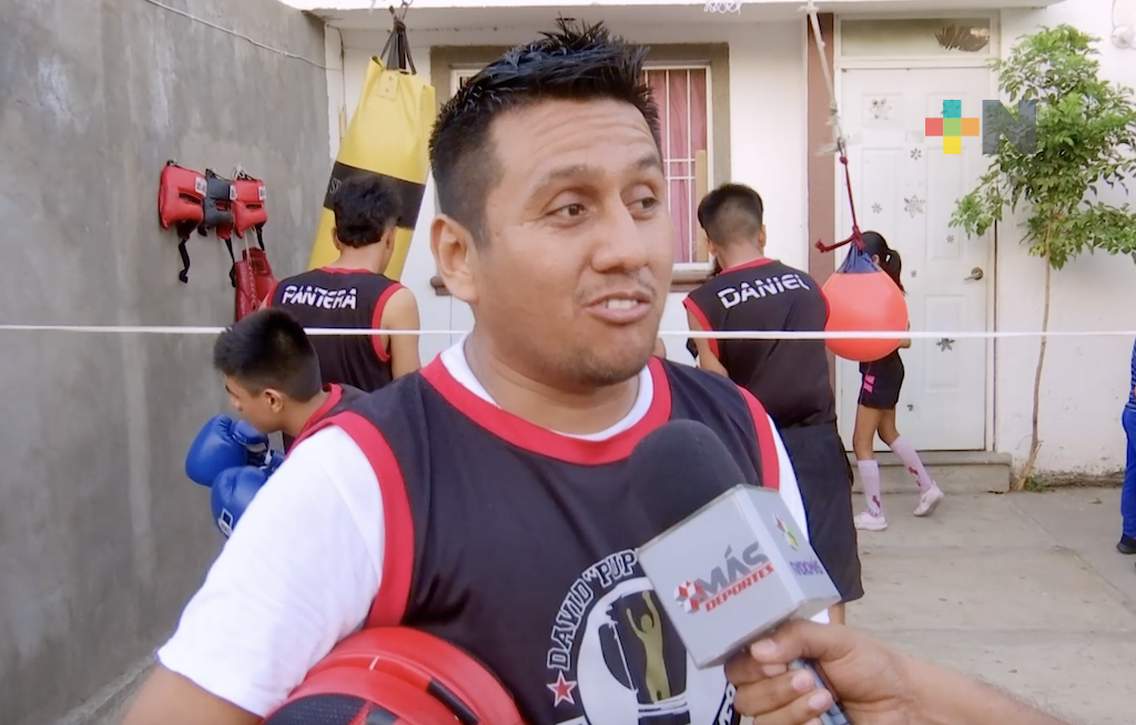 Ex boxeador David «Pupy» Torres enseña su deporte a las nuevas generaciones
