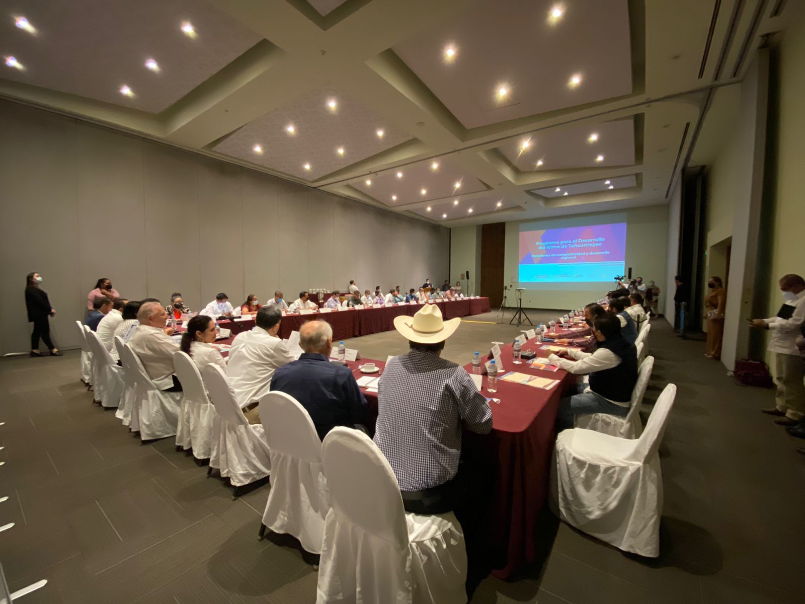 Se reúne Comisión con municipios involucrados en el corredor interoceánico