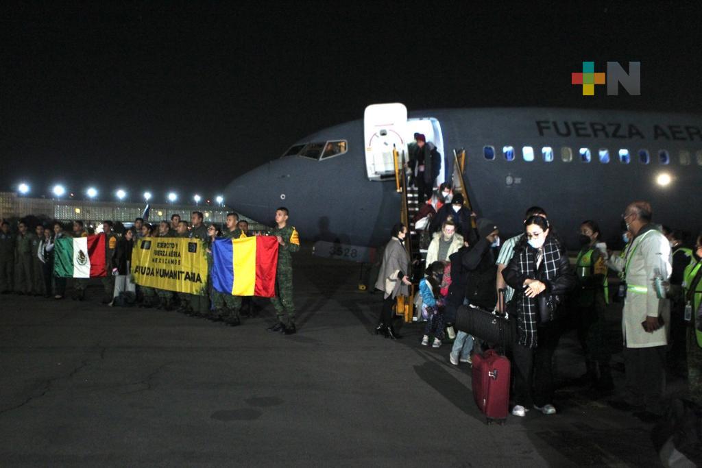 Llegaron los mexicanos rescatados de la zona de guerra en Ucrania