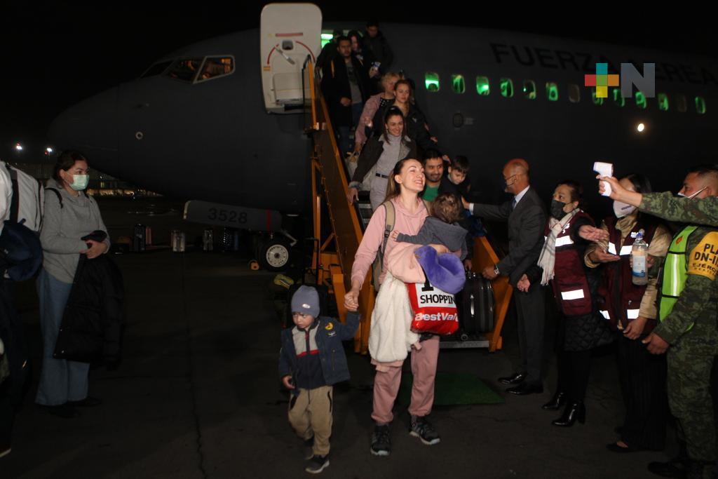 Arribó segundo vuelo de la FAM con mexicanos provenientes de Ucrania