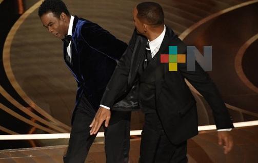 ¿Golpe de autoridad? Will Smith gana el Óscar y propina bofetada a Chris Rock