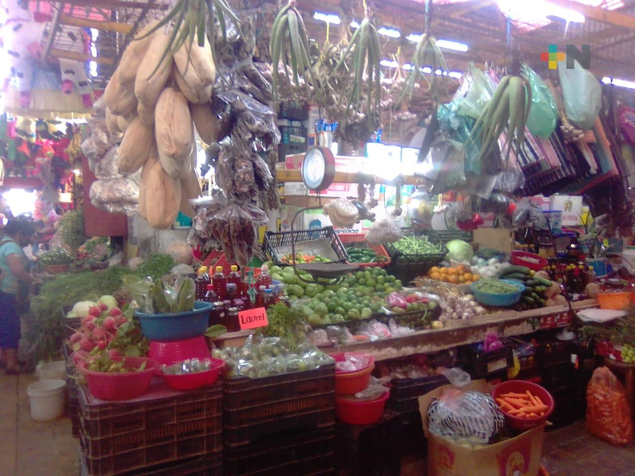 Comerciantes absorben aumentos  para no afectar ventas en mercado Hidalgo