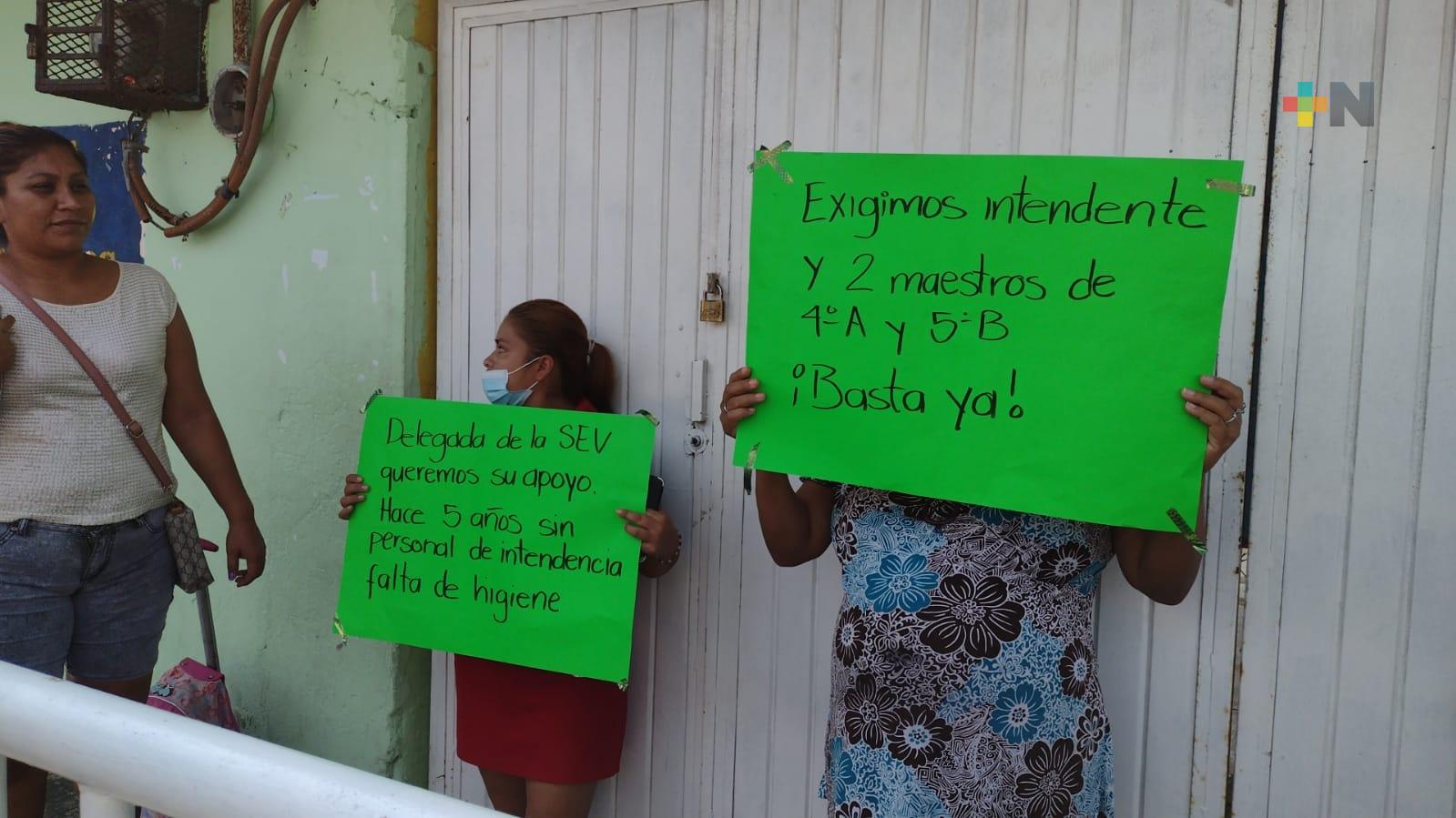 Denuncian falta de personal en esta escuela de la ciudad de Veracruz