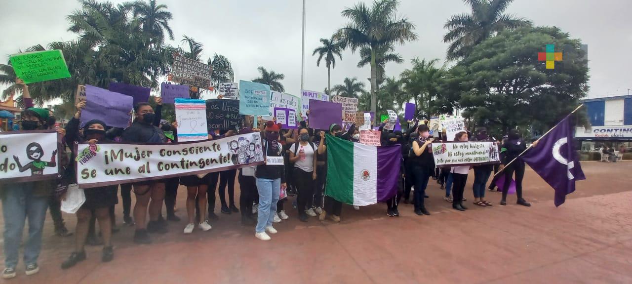 Marcha pacífica de mujeres en Martínez de la Torre
