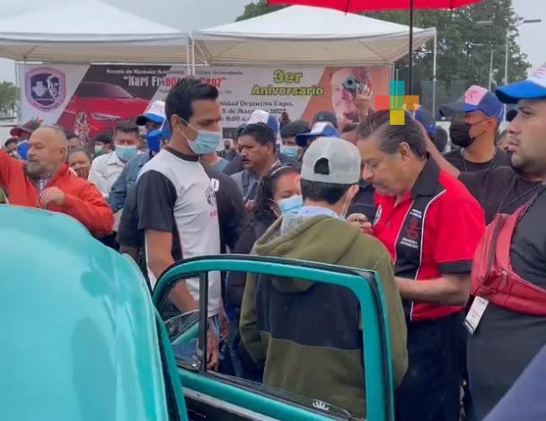 Protagonista del programa Mexicanicos acude a Expoautos en Martínez de la Torre