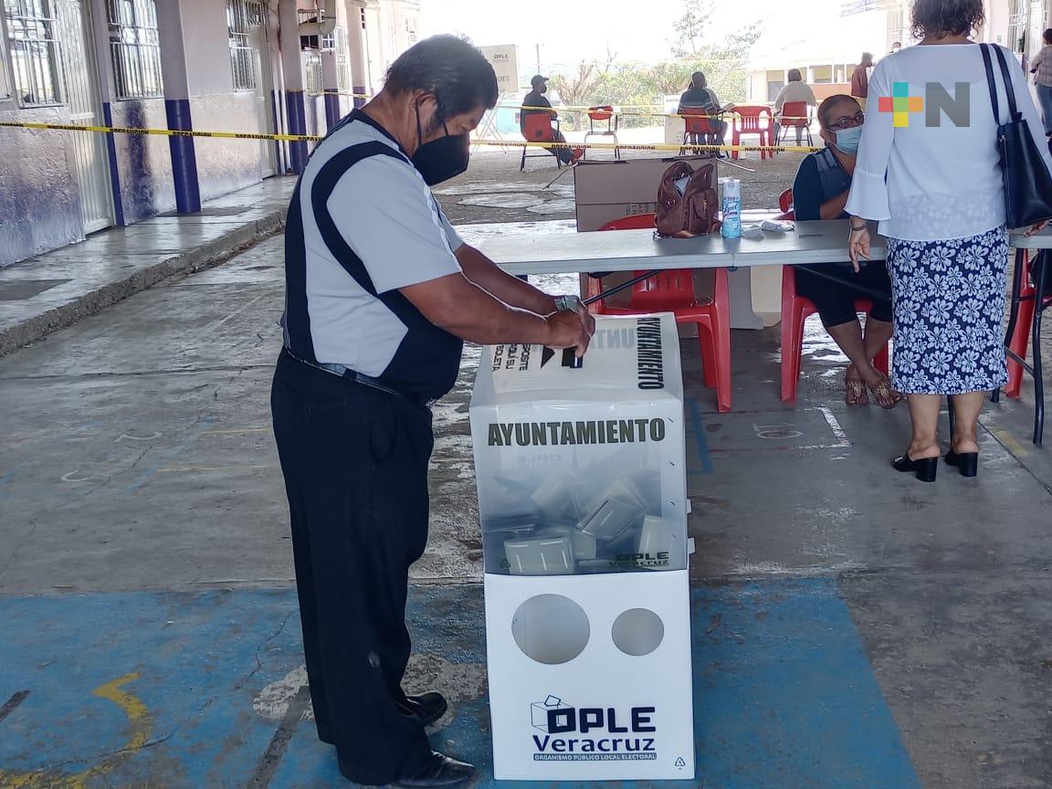 Participación fluida registran las casillas en Jesús Carranza