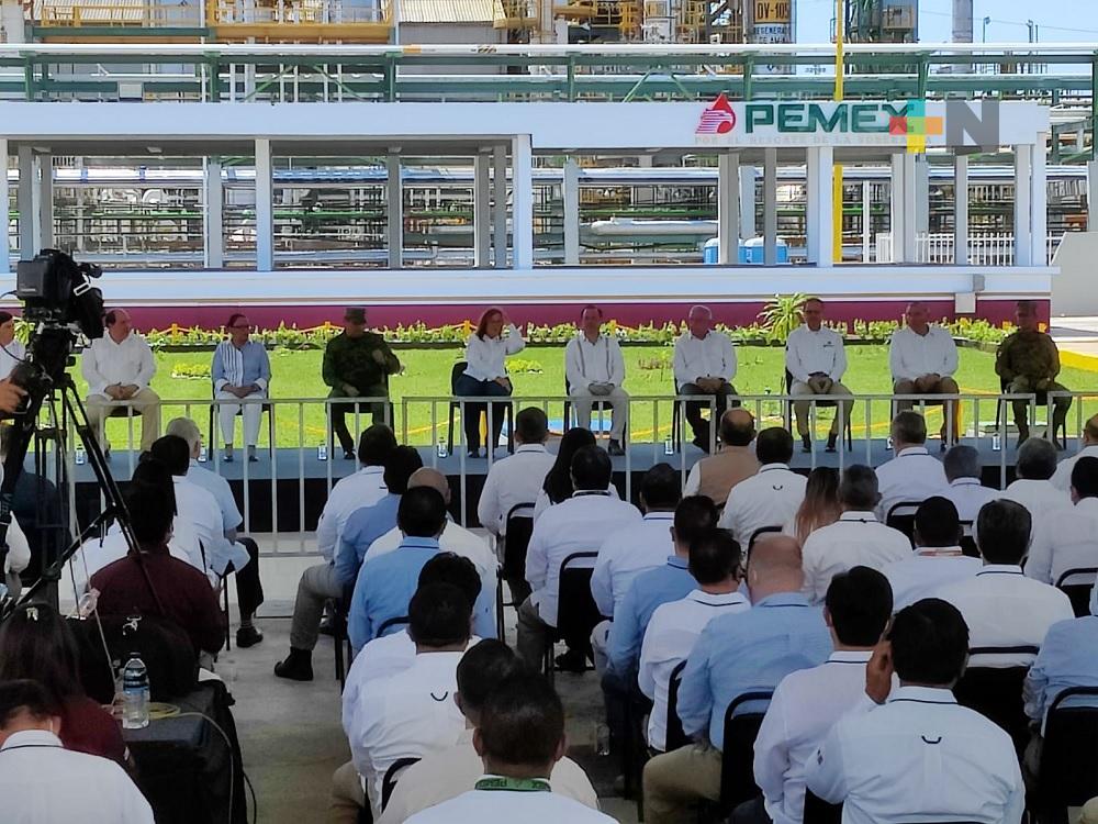 Rescate y soberanía de la industria petrolera, sigue siendo un compromiso: AMLO