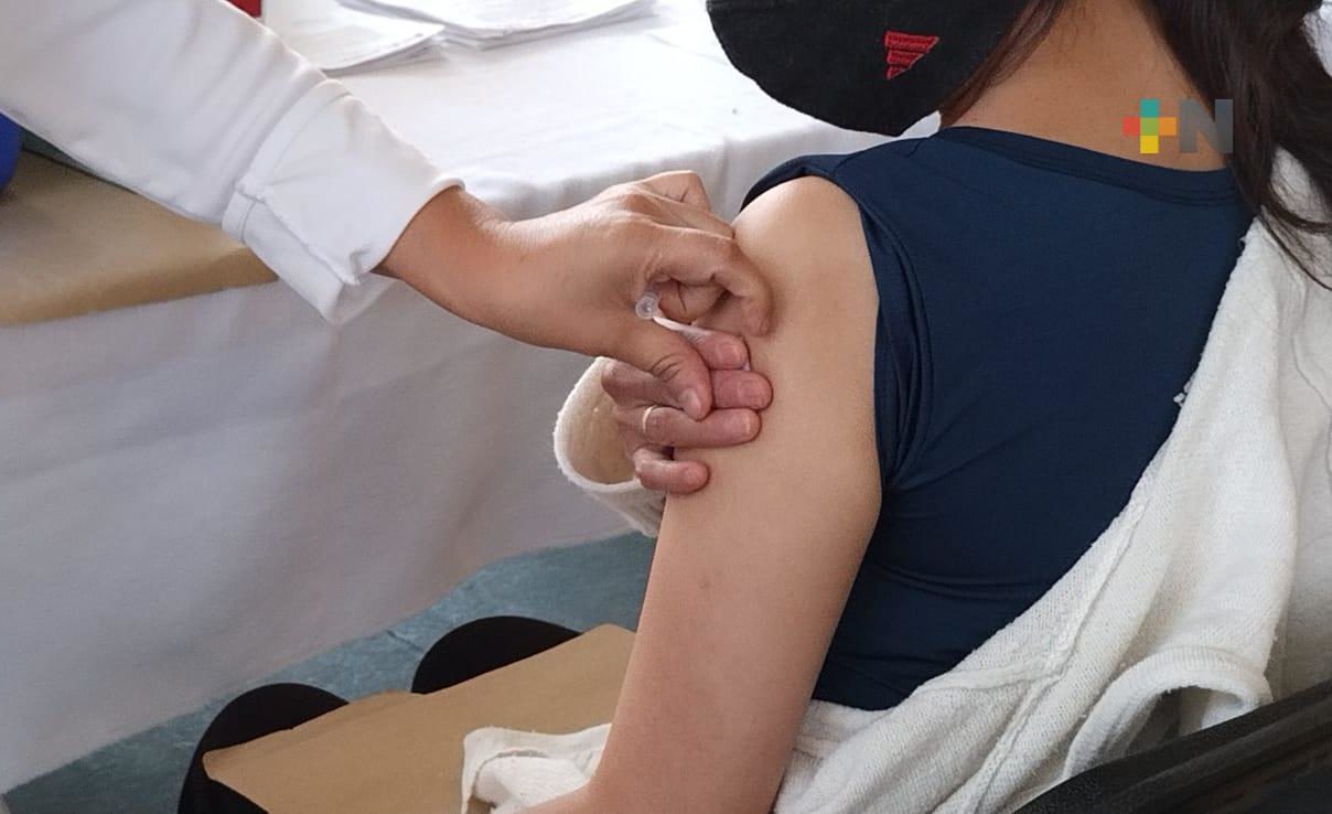 Vacunación de refuerzo y a rezagados en Tlalnelhuayocan