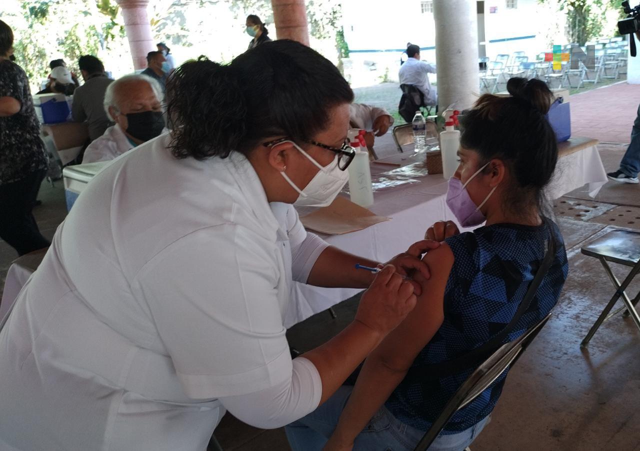 Comienza en Banderilla vacunación de refuerzo a jóvenes
