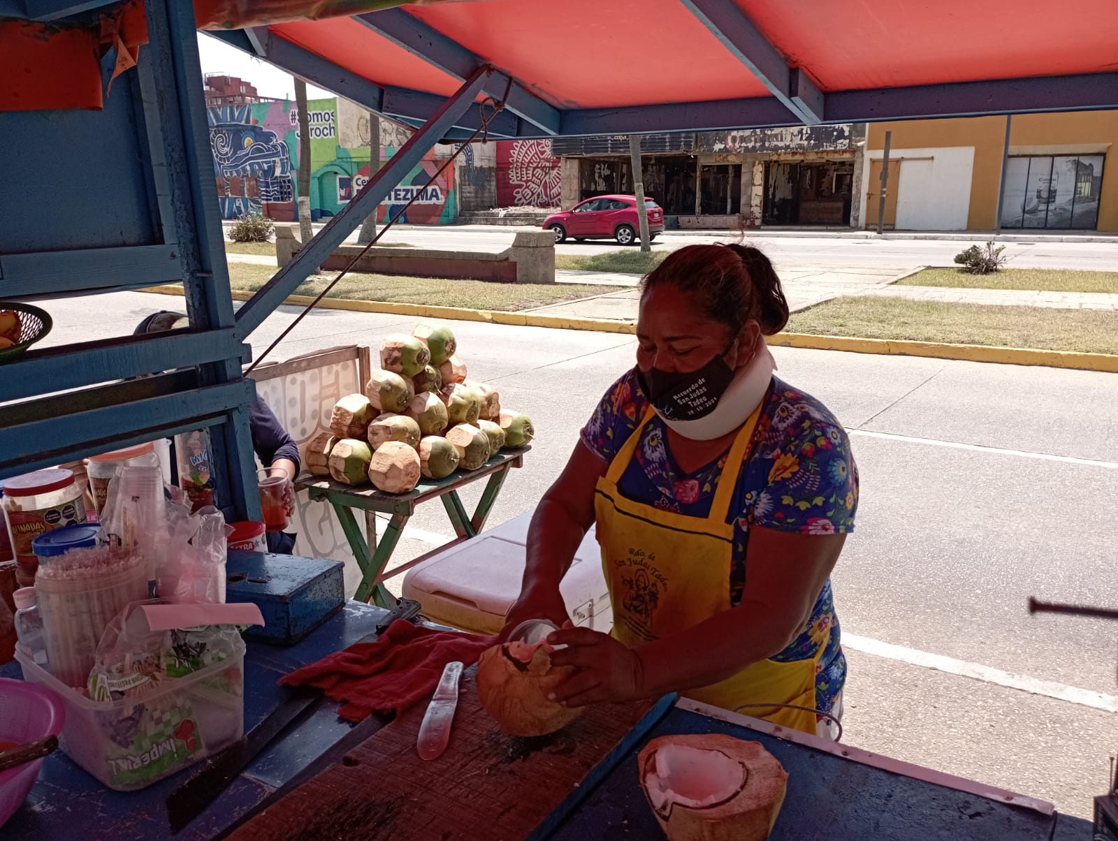 Vendedores de cocos esperan un repunte en sus ventas