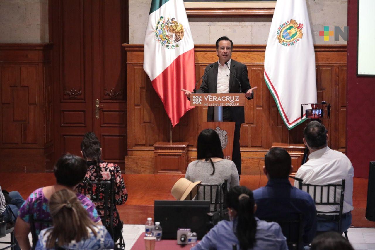 Todos estamos trabajando, no estamos distraídos con la sucesión: Cuitláhuac García