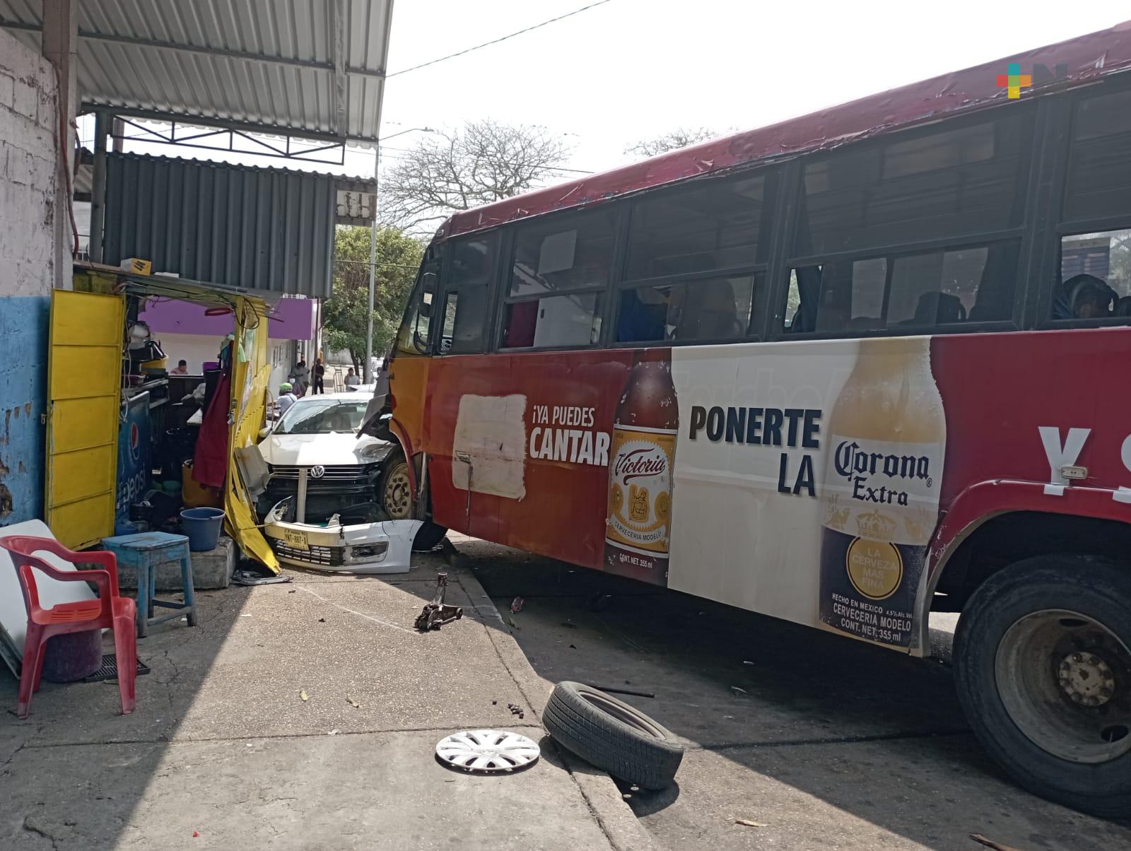 Accidente vehicular causa crisis nerviosa en Coatza.