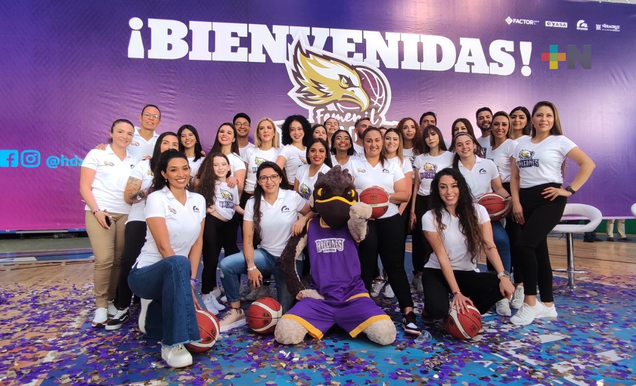 Club Halcones de Xalapa presenta a su equipo profesional femenil