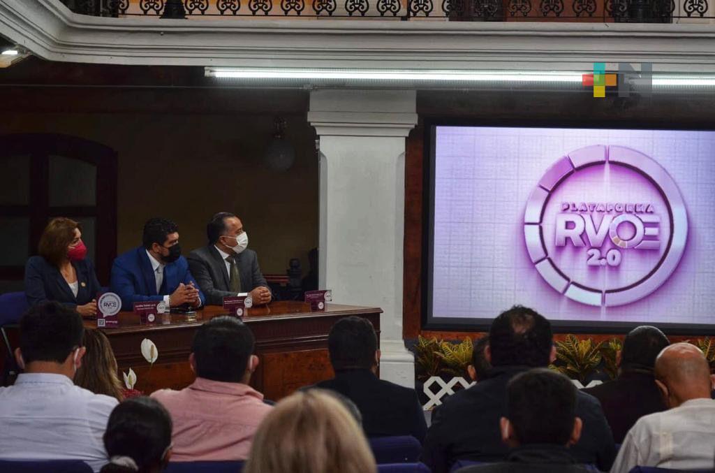 Zenyazen Escobar presenta plataforma digital SEV para agilizar trámites de RVOE