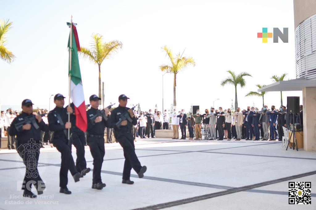 Realizan ceremonia de honores a la bandera en instalaciones de la FGE