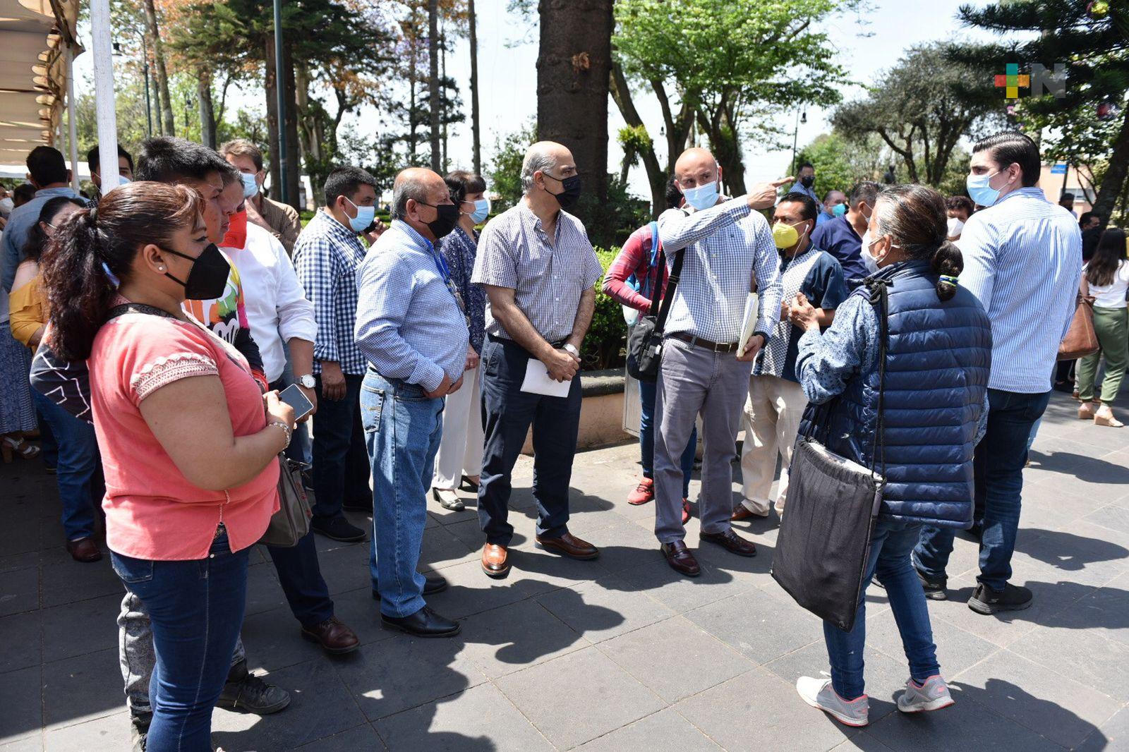 Evacuación en Palacio municipal de Xalapa por olor a gas