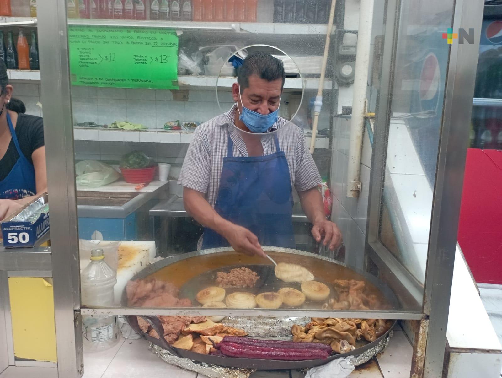 En mercado de Coatzacoalcos festejan Día del Taco