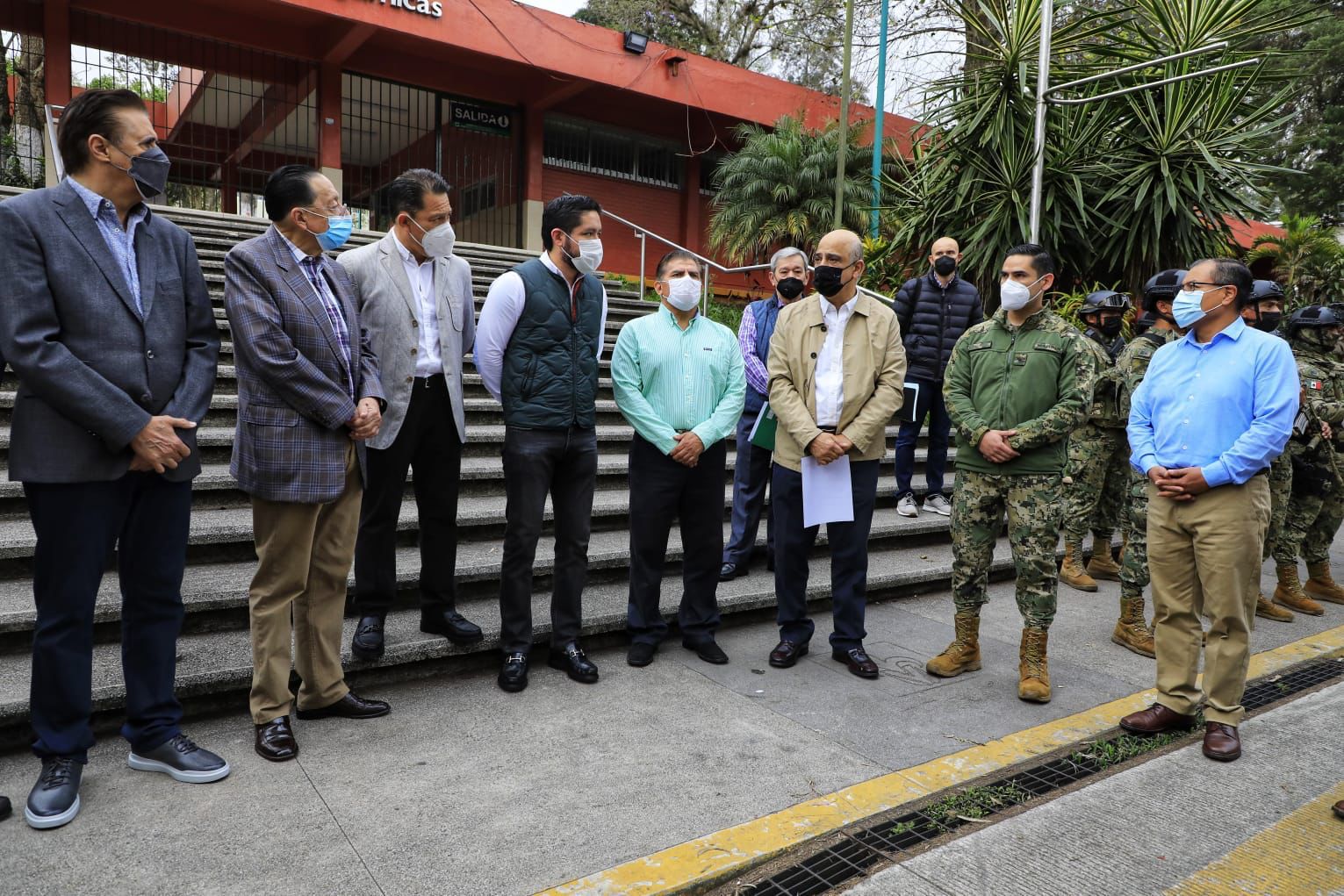 Rehabilitan ayuntamiento de Xalapa y empresariado unidades de seguridad