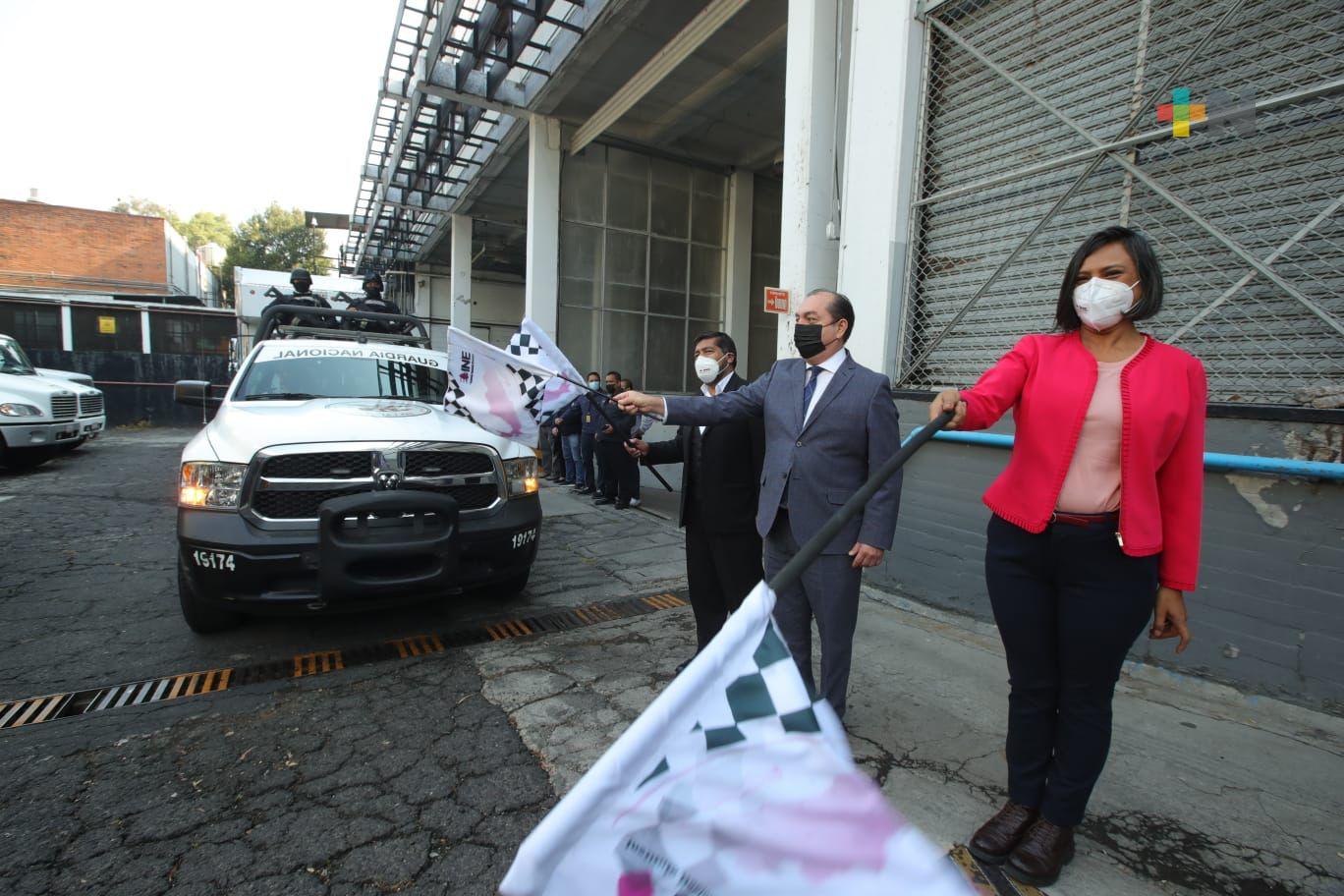 Da INE banderazo de salida a distribución de papeletas para la consulta de revocación de mandato