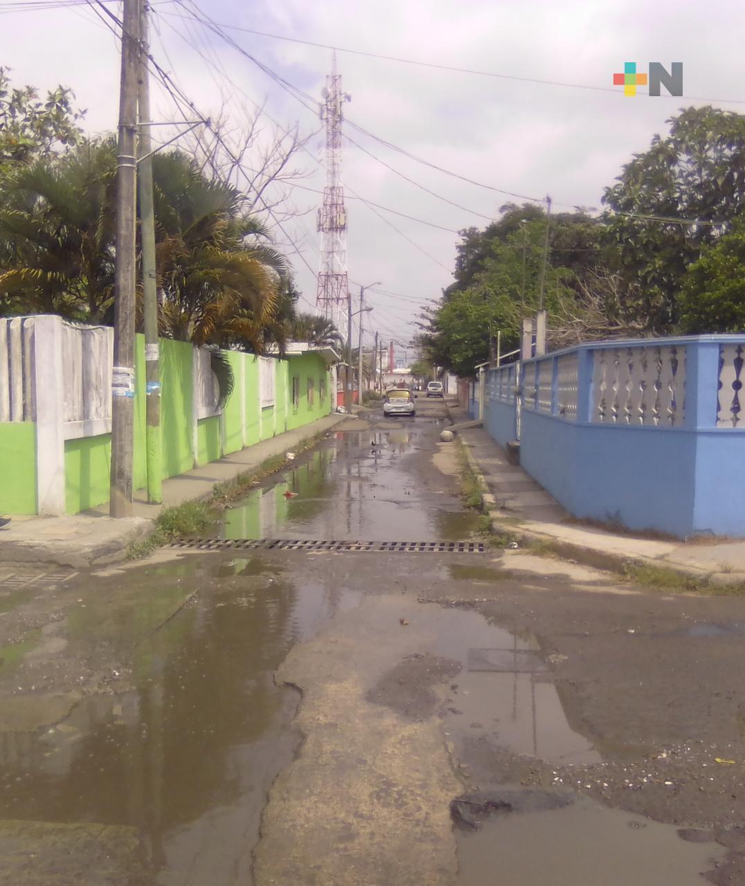 Desde hace 15 años, jardín de niños de Medellín es afectado por fuga de aguas sucias