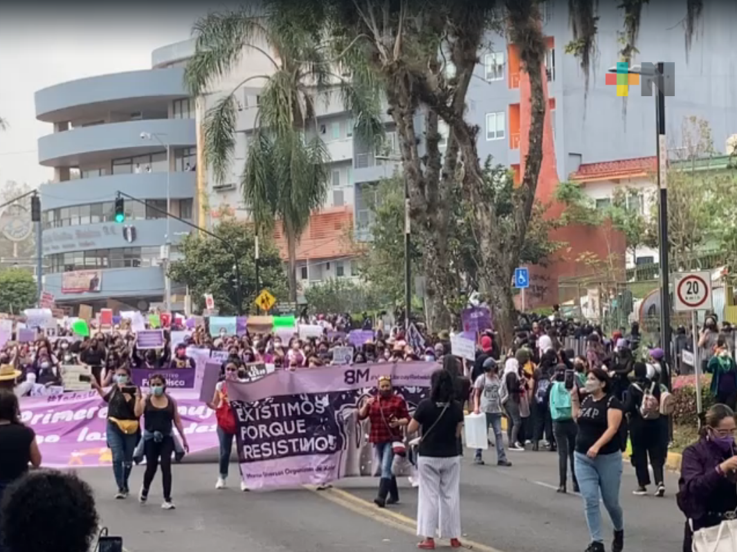 Xalapeñas celebran con marcha el Día Internacional de la Mujer