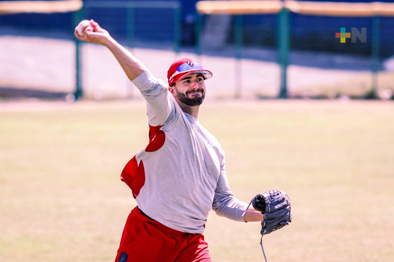 El manager del Águila, Emmanuel Valdez prueba más brazos en pretemporada