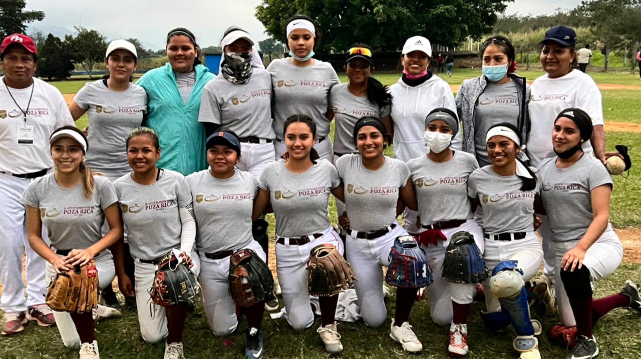 Parten equipos de Veracruz a torneo macro regional de softbol