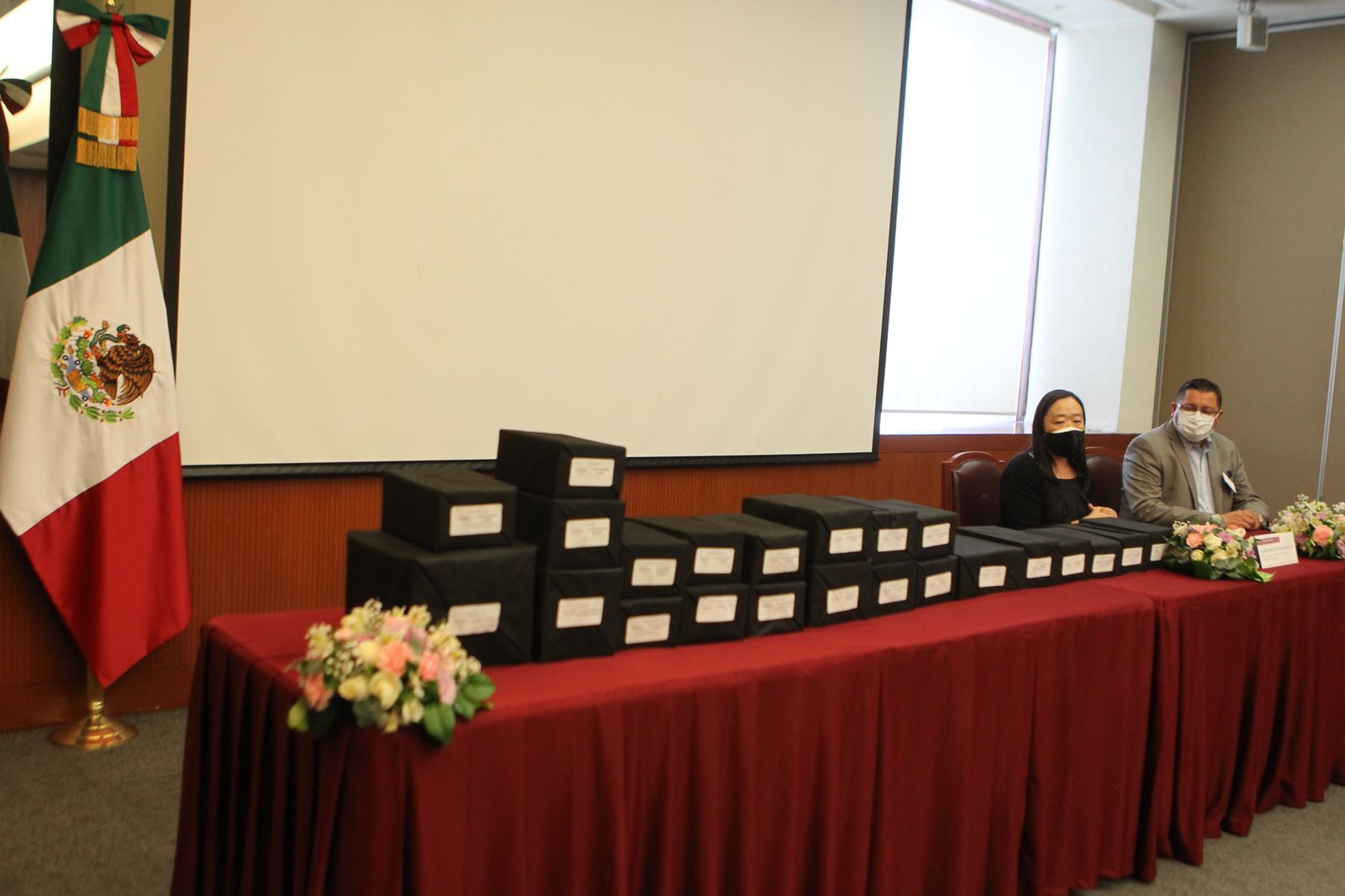 SRE continúa repatriando urnas con cenizas de personas mexicanas fallecidas en el exterior