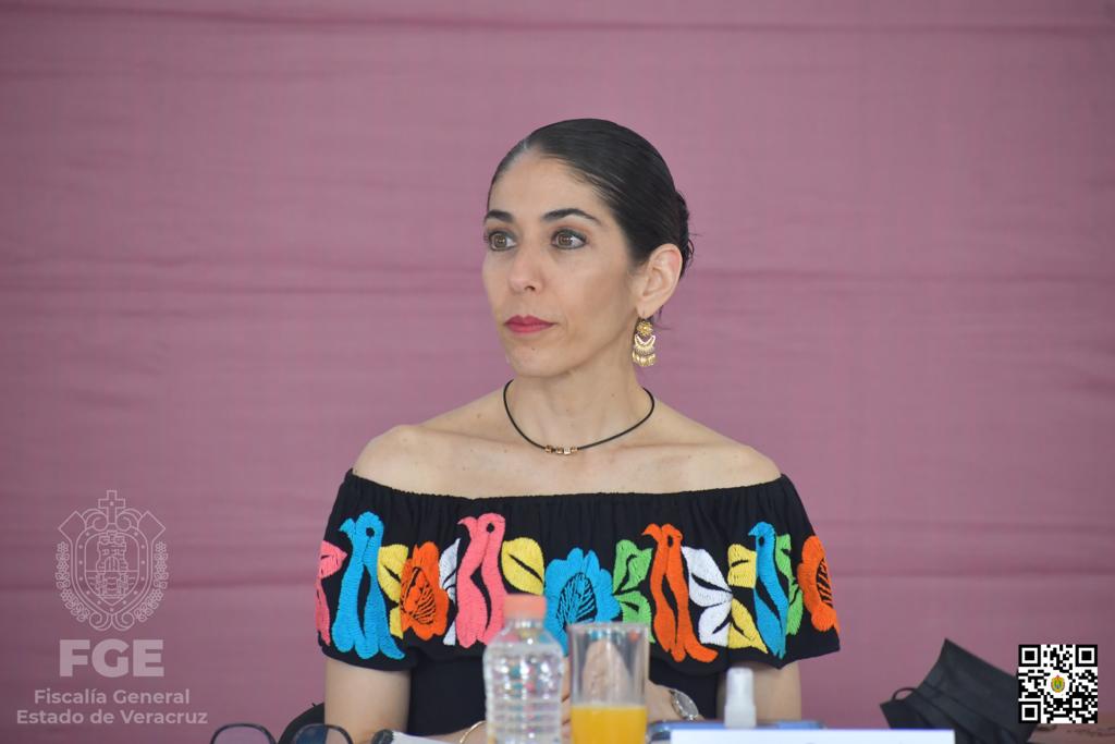 Verónica Hernández Giadáns elogia trabajo de Martha Soledad Gómez Atzin, Premio Estatal de la Mujer 2022