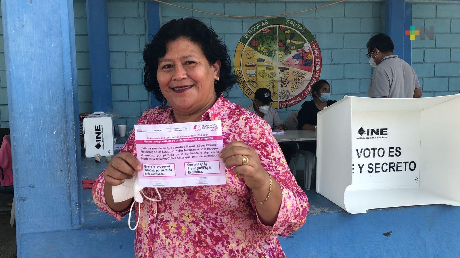Diputadas Tania Cruz y Eusebia Cortés ejercieron su voto en consulta de revocación